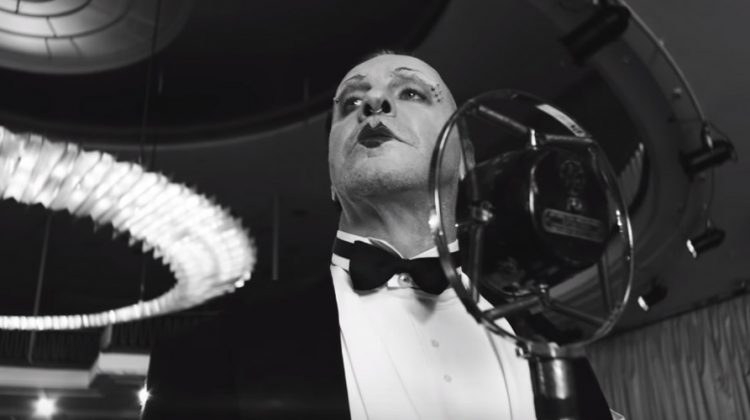Rammstein lanzó el video musical de su nuevo single “Radio”.