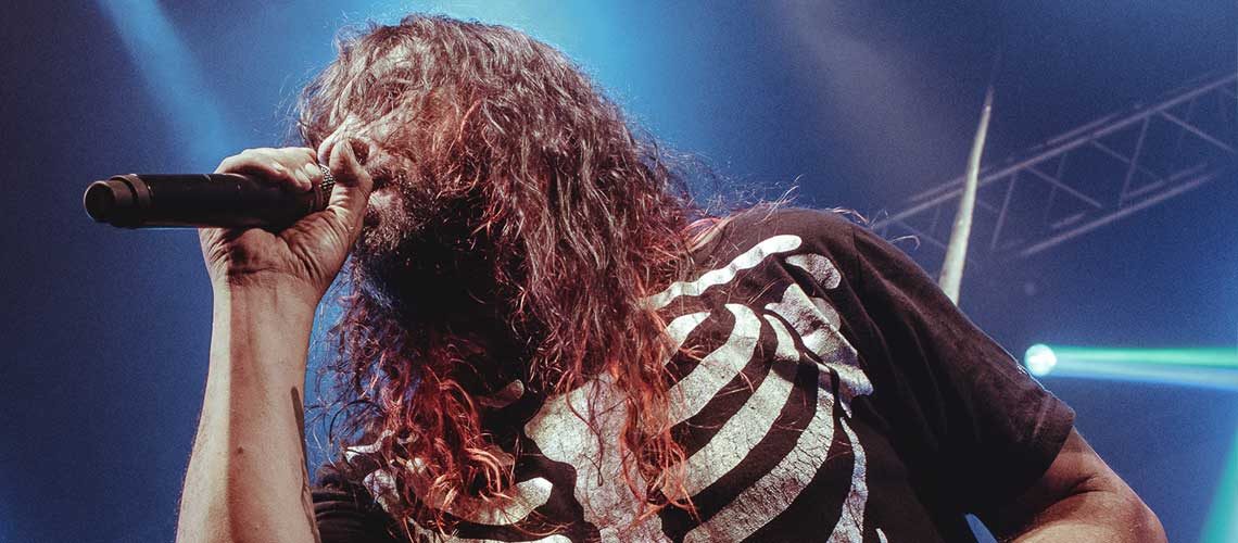 Malón en el Teatro Flores