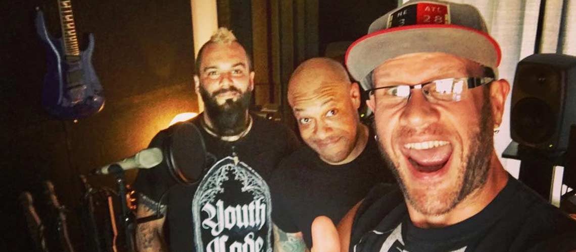 Howard Jones se une a Killswitch Engage para el tema “The Signal Fire”