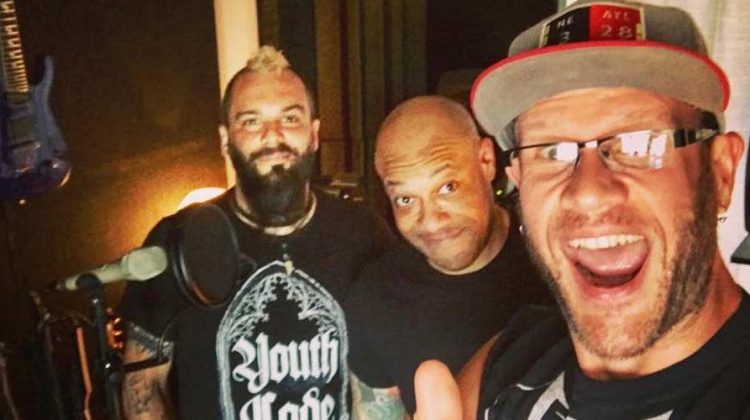 Howard Jones se une a Killswitch Engage para el tema “The Signal Fire”